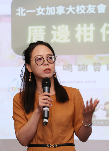 今年10月参选本拿比市议员的校友,李欣仪上台分享参选理念与愿景。(北一女加拿大校友会提供)