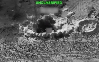 美軍動用海空力量 空襲伊朗七小時