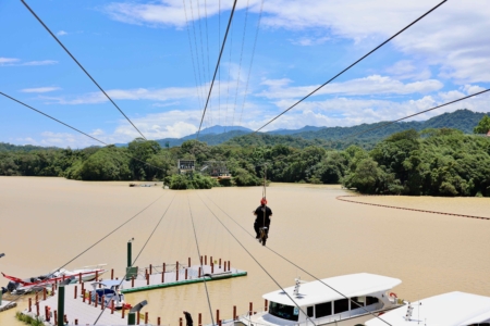 空中自行車 俯瞰明德水庫的美景