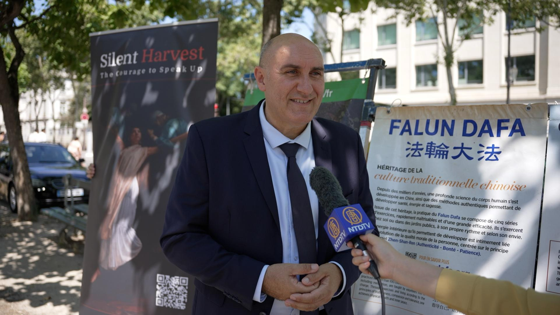 「反強摘取器官醫生組織」(DAFOH)法國代表Harold King會上發言譴責中共活摘器官行爲。(大紀元)