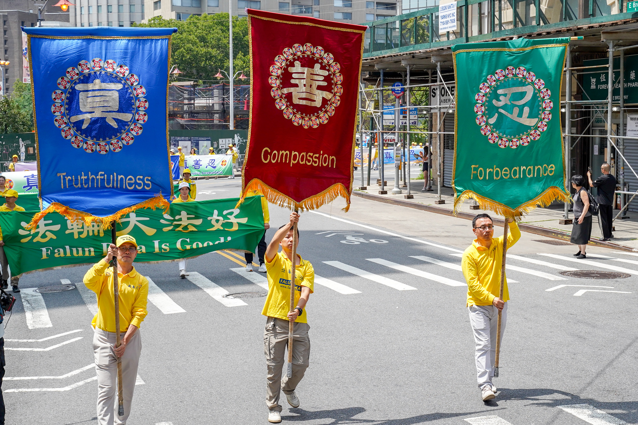 2026年7月19日(周日),上千名大纽约地区法轮功学员举行720反迫害27周年暨声援4.6亿中国人退出中共的大型游行活动。(张静怡/大纪元)