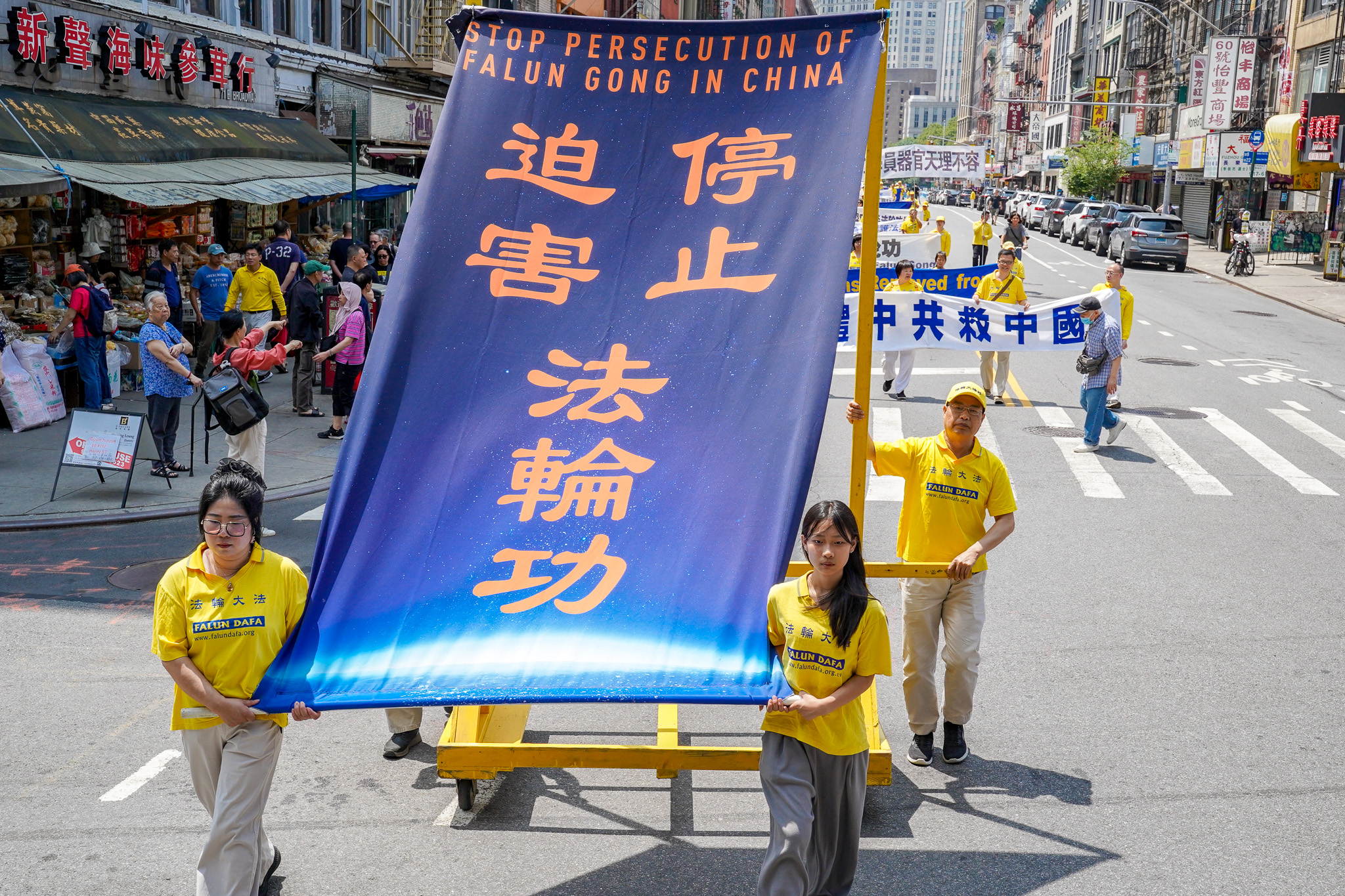 2026年7月19日(周日),上千名大纽约地区法轮功学员举行720反迫害27周年暨声援4.6亿中国人退出中共的大型游行活动。(张静怡/大纪元)