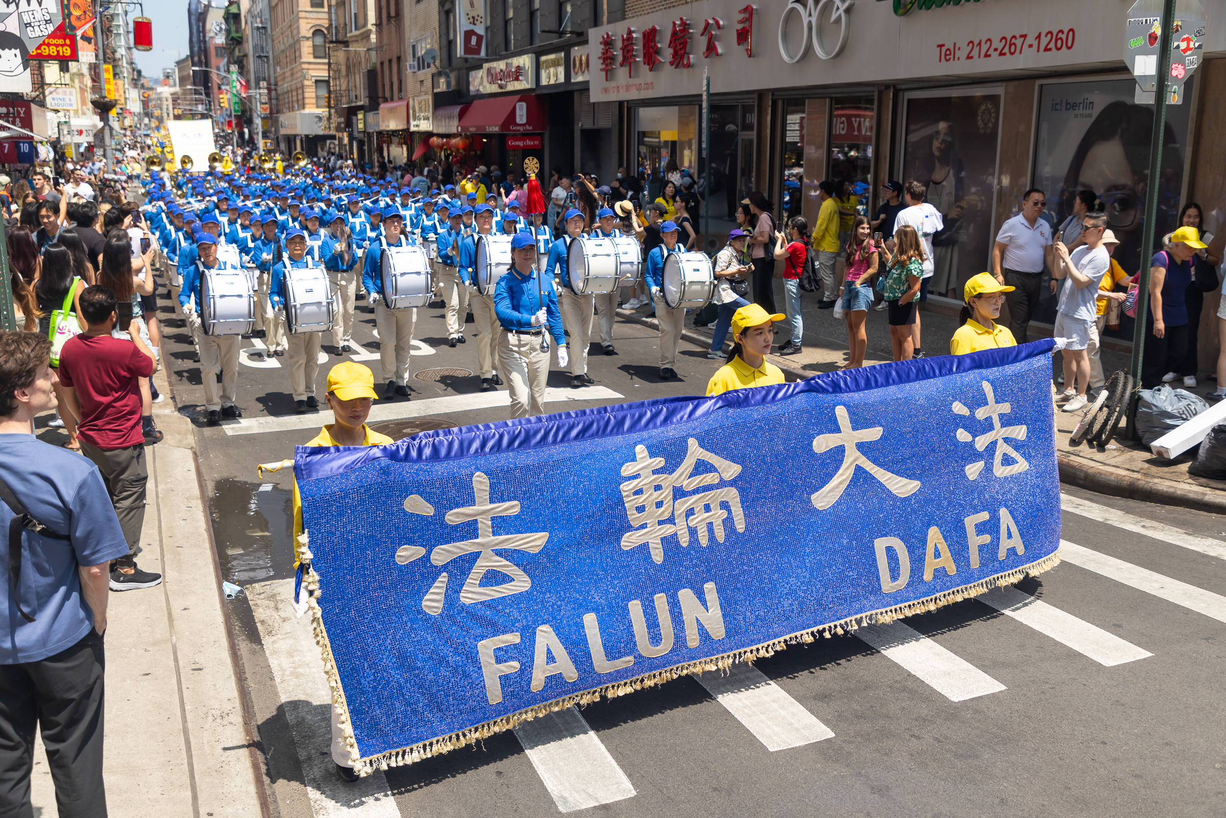 2026年7月19日(週日),上千名大紐約地區法輪功學員舉行720反迫害27周年暨聲援4.6億中國人退出中共的大型遊行活動。(Mark Zou/大紀元)