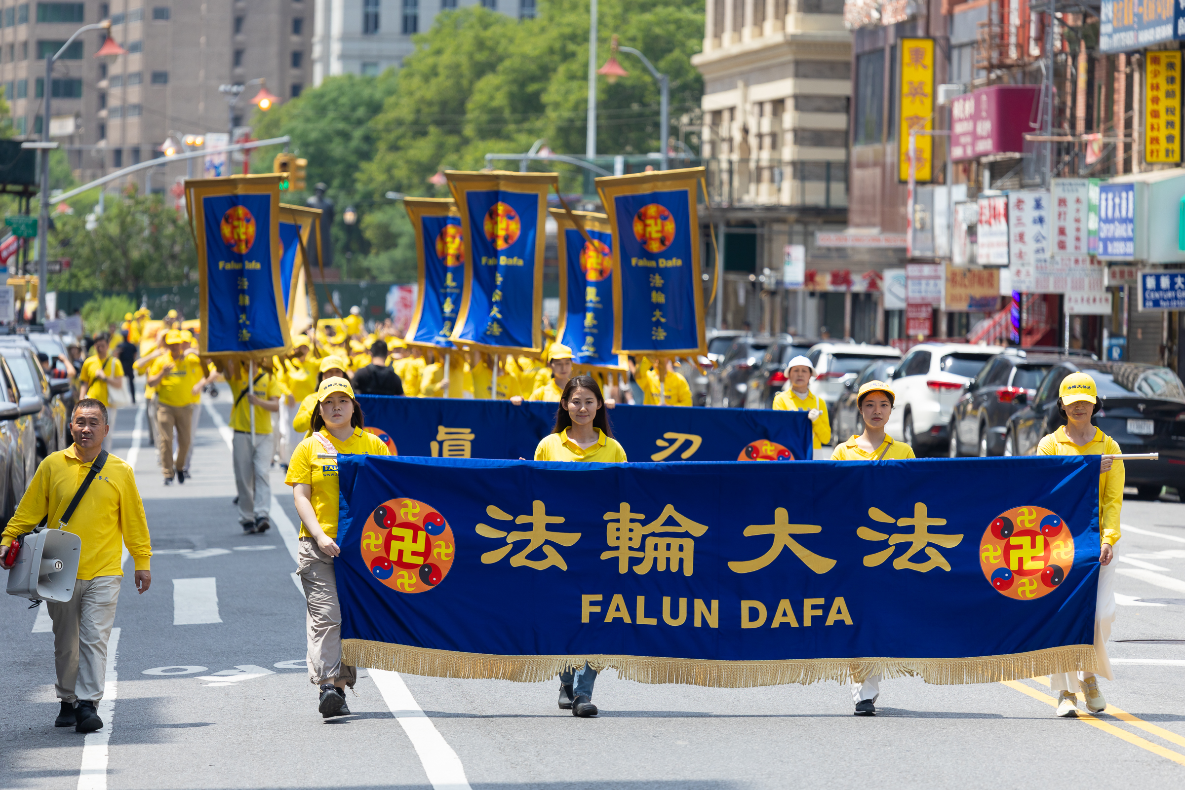 2026年7月19日(週日),上千名大紐約地區法輪功學員舉行720反迫害27周年暨聲援4.6億中國人退出中共的大型遊行活動。(Mark Zou/大紀元)