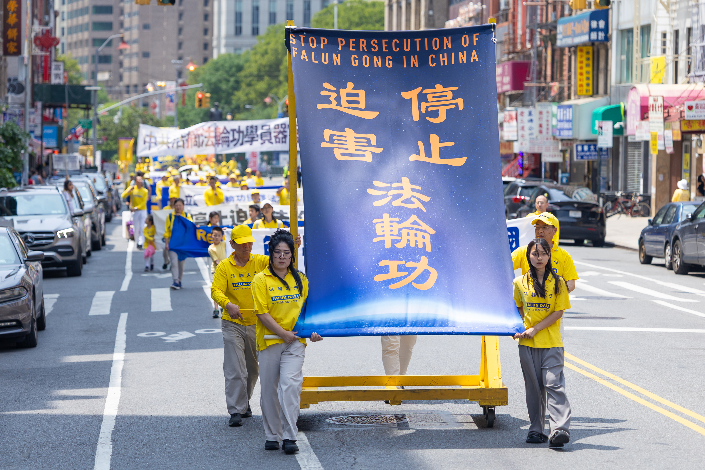 2026年7月19日(週日),上千名大紐約地區法輪功學員舉行720反迫害27周年暨聲援4.6億中國人退出中共的大型遊行活動。(Mark Zou/大紀元)