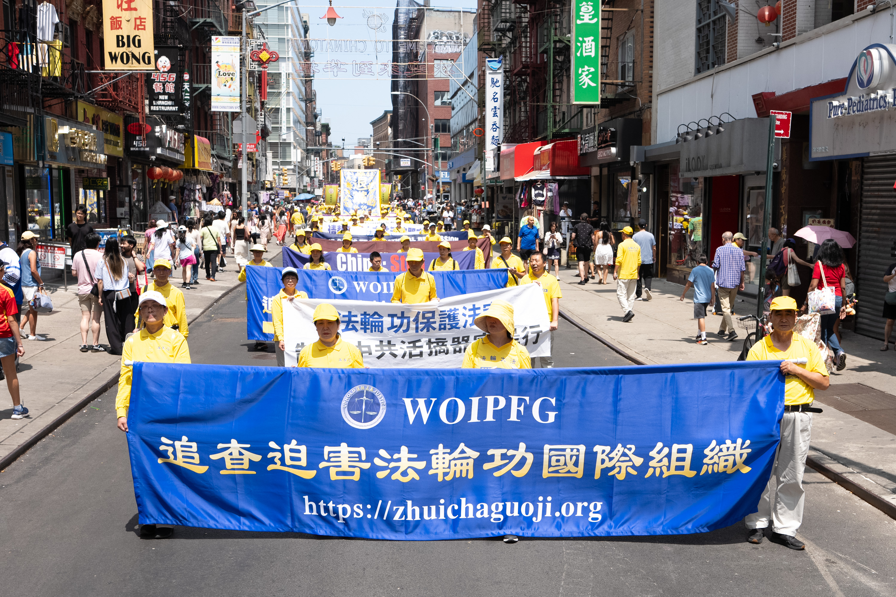 2026年7月19日(周日),上千名大纽约地区法轮功学员举行“7‧20”反迫害27周年暨声援4.6亿中国人退出中共的大型游行活动。(戴兵/大纪元)