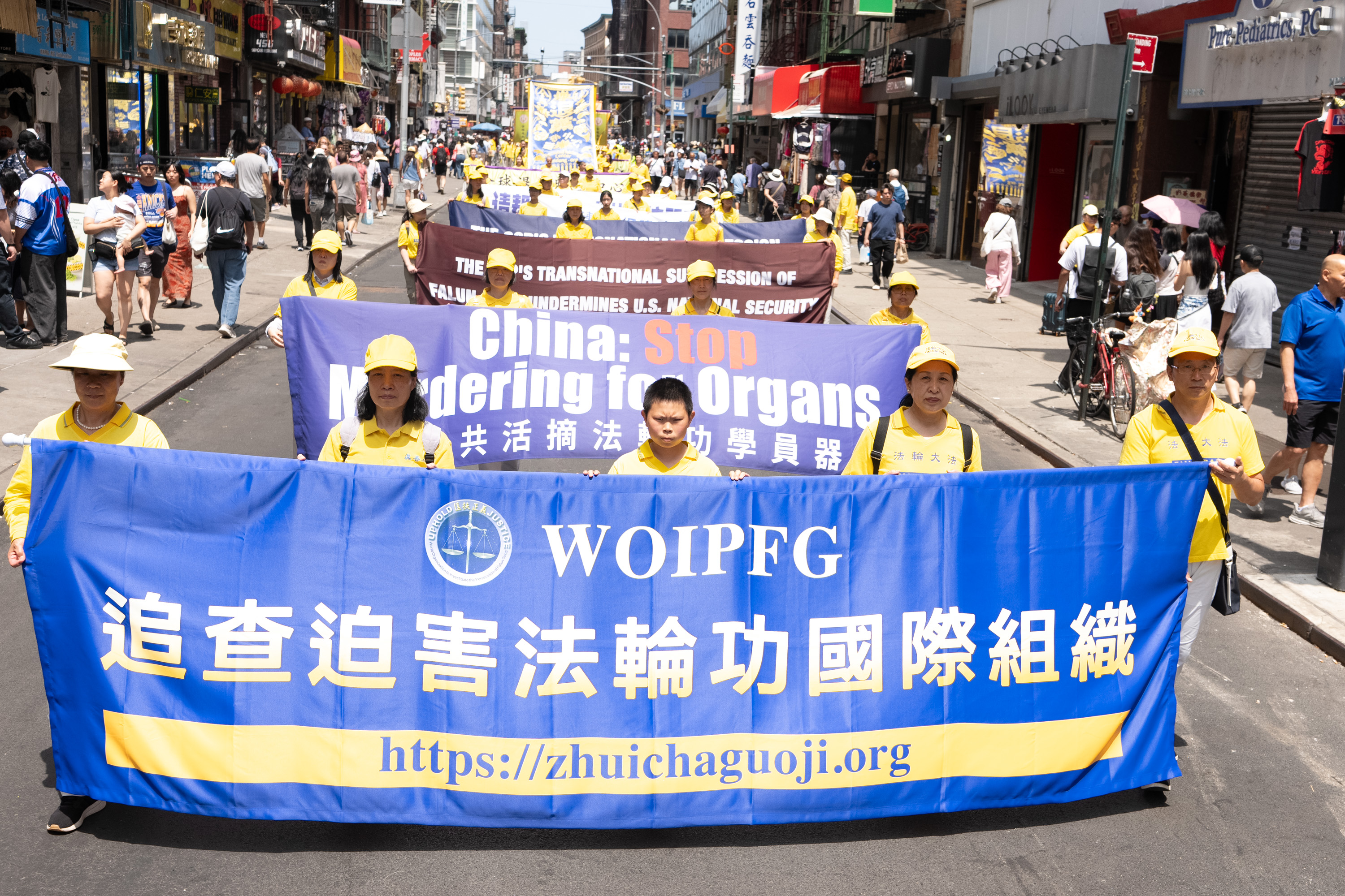 2026年7月19日(周日),上千名大纽约地区法轮功学员举行“7‧20”反迫害27周年暨声援4.6亿中国人退出中共的大型游行活动。(戴兵/大纪元)