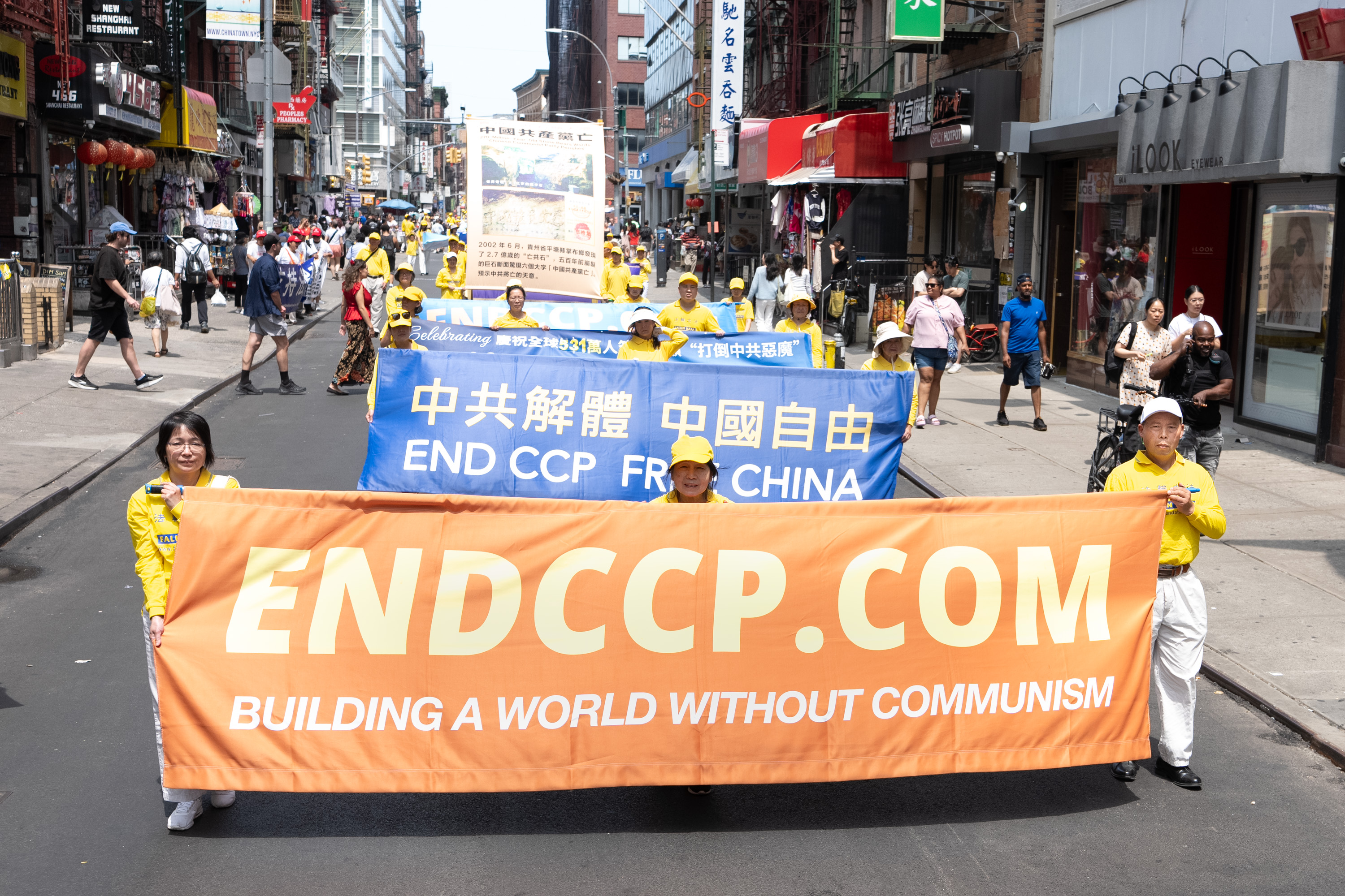 2026年7月19日(周日),上千名大纽约地区法轮功学员举行“7‧20”反迫害27周年暨声援4.6亿中国人退出中共的大型游行活动。(戴兵/大纪元)