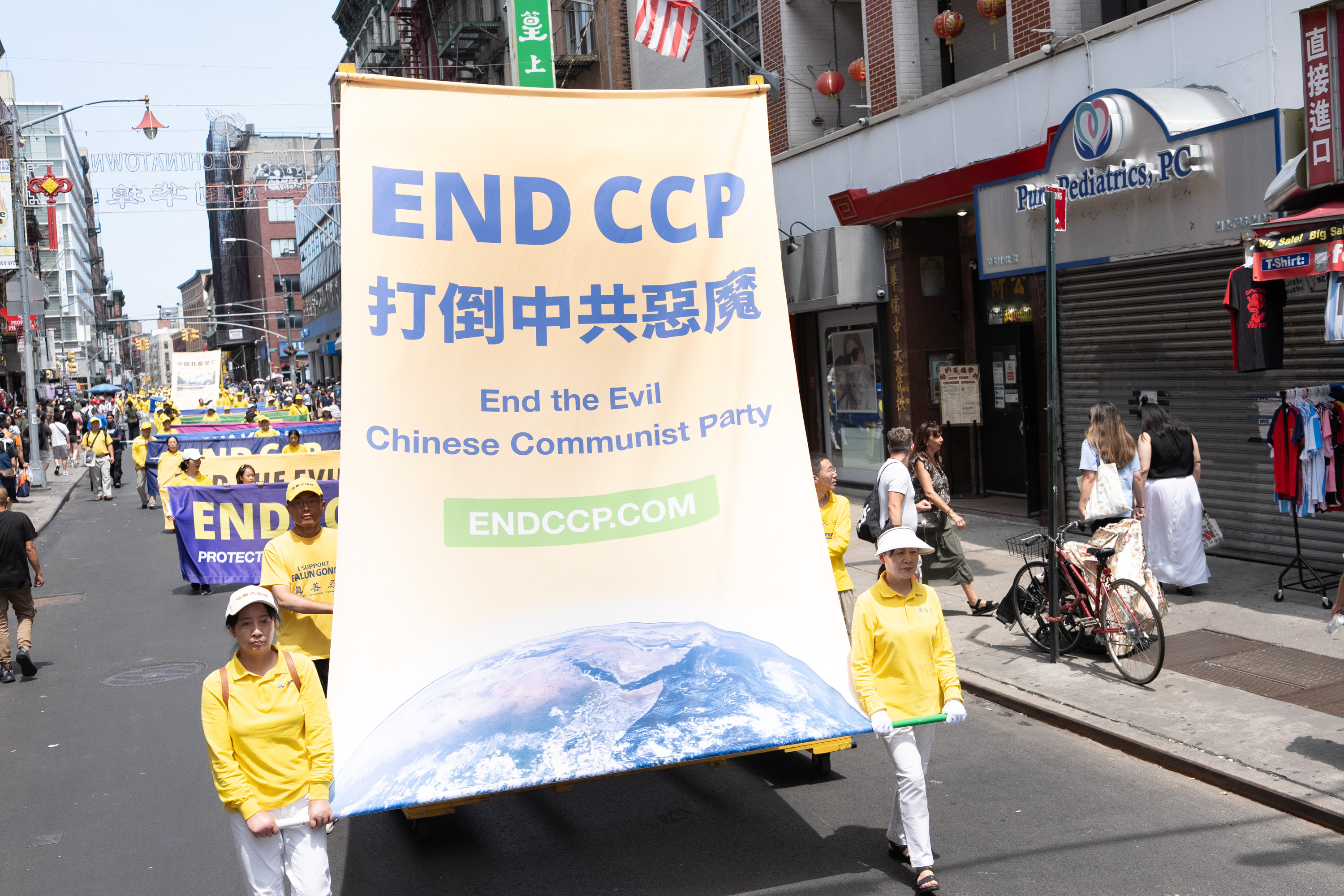 2026年7月19日(周日),上千名大纽约地区法轮功学员举行“7‧20”反迫害27周年暨声援4.6亿中国人退出中共的大型游行活动。(戴兵/大纪元)