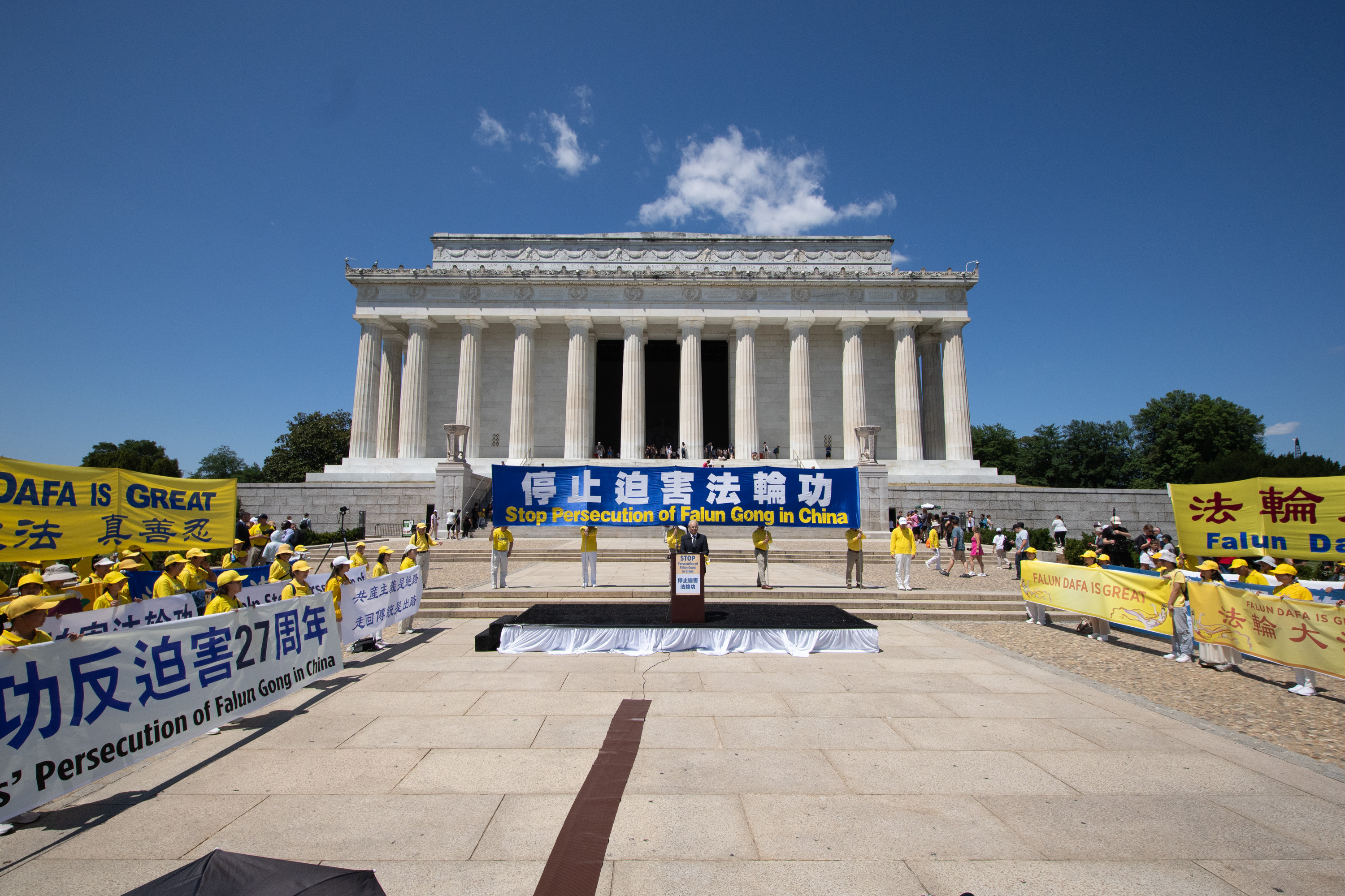 2026年7月23日,法輪功反迫害27周年大型集會在華盛頓DC林肯紀念堂前舉行,呼籲解體中共,停止迫害法輪功。(戴兵/大紀元)