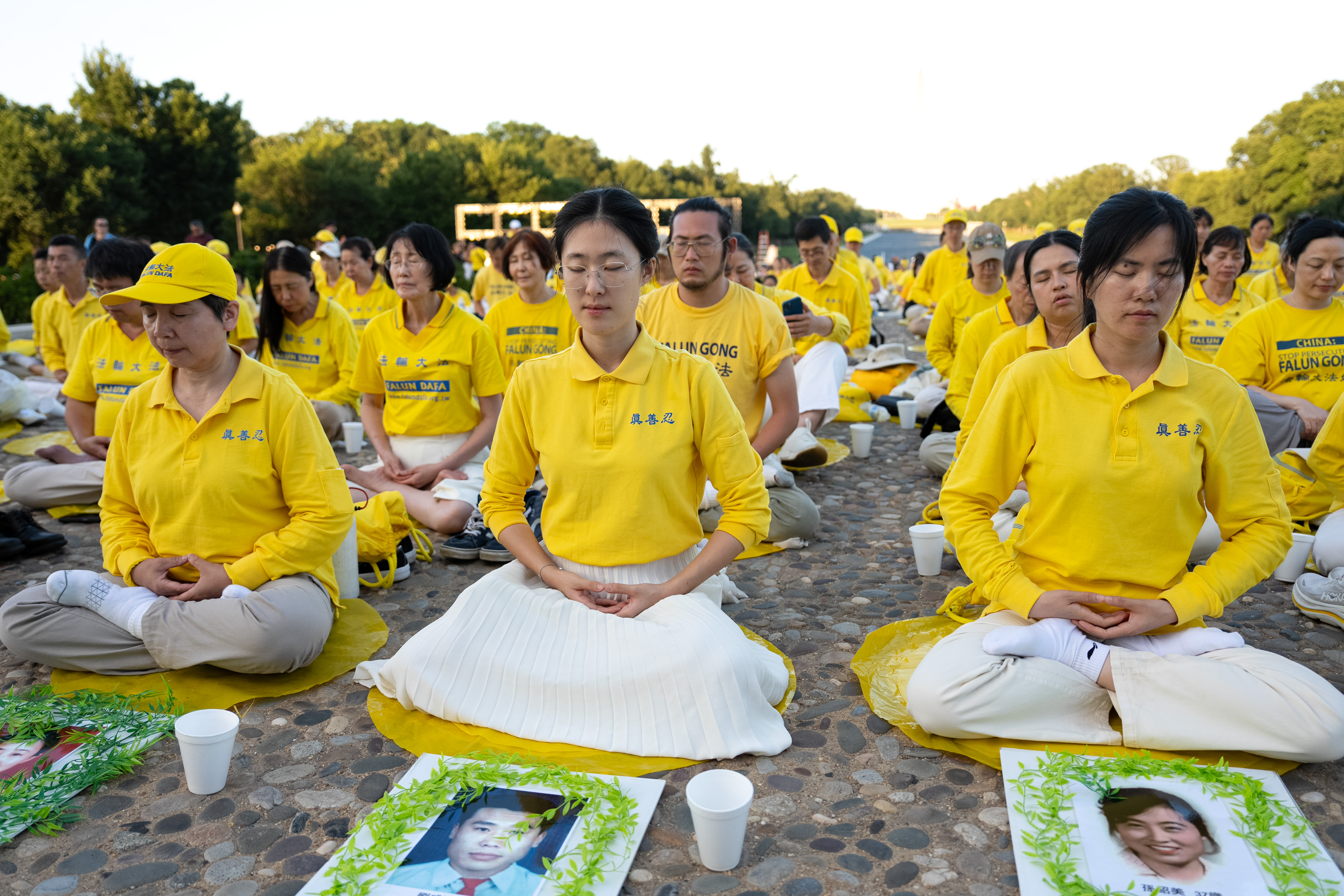 2026年7月23日晚,美国首都林肯纪念堂前,美国东部部分法轮功学员近两千人,悼念27年来被中共迫害离世的法轮功学员,呼吁立即制止中共迫害法轮功。(戴兵/大纪元)