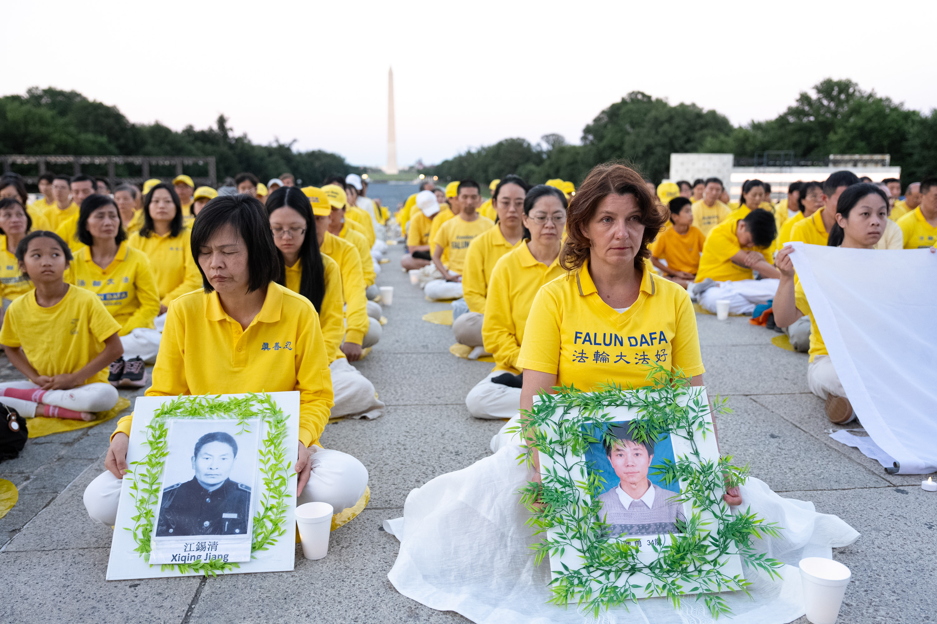2026年7月23日晚,美国首都林肯纪念堂前,美国东部部分法轮功学员近两千人,悼念27年来被中共迫害离世的法轮功学员,呼吁立即制止中共迫害法轮功。(戴兵/大纪元)