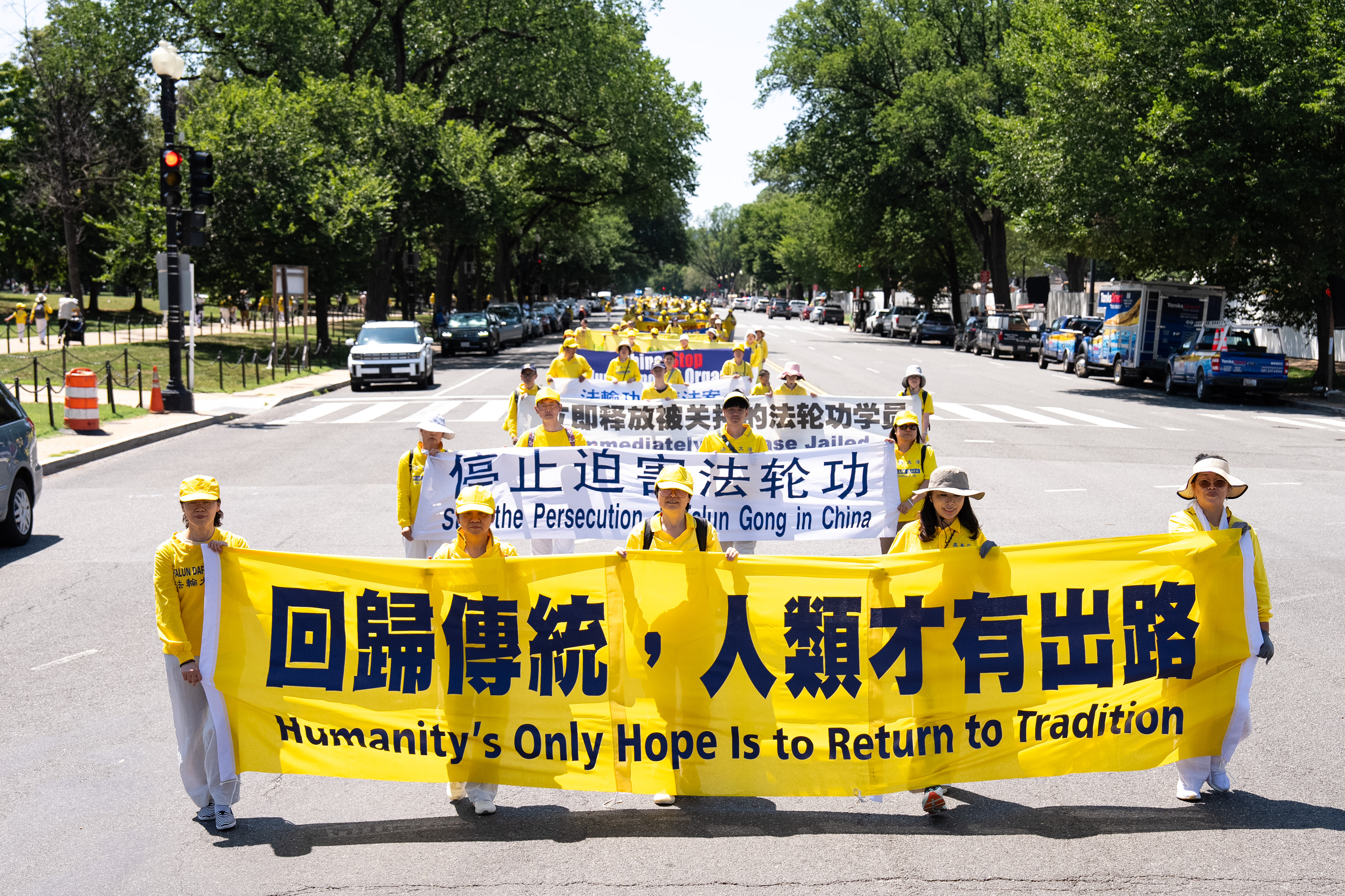 2026年7月23日,来自美东地区的部分法轮功学员及支持者在美国首都华盛顿DC举行大游行,抗议中共过去27年来对法轮功团体的残酷迫害,呼吁“解体中共、停止迫害法轮功”。(戴兵/大纪元)