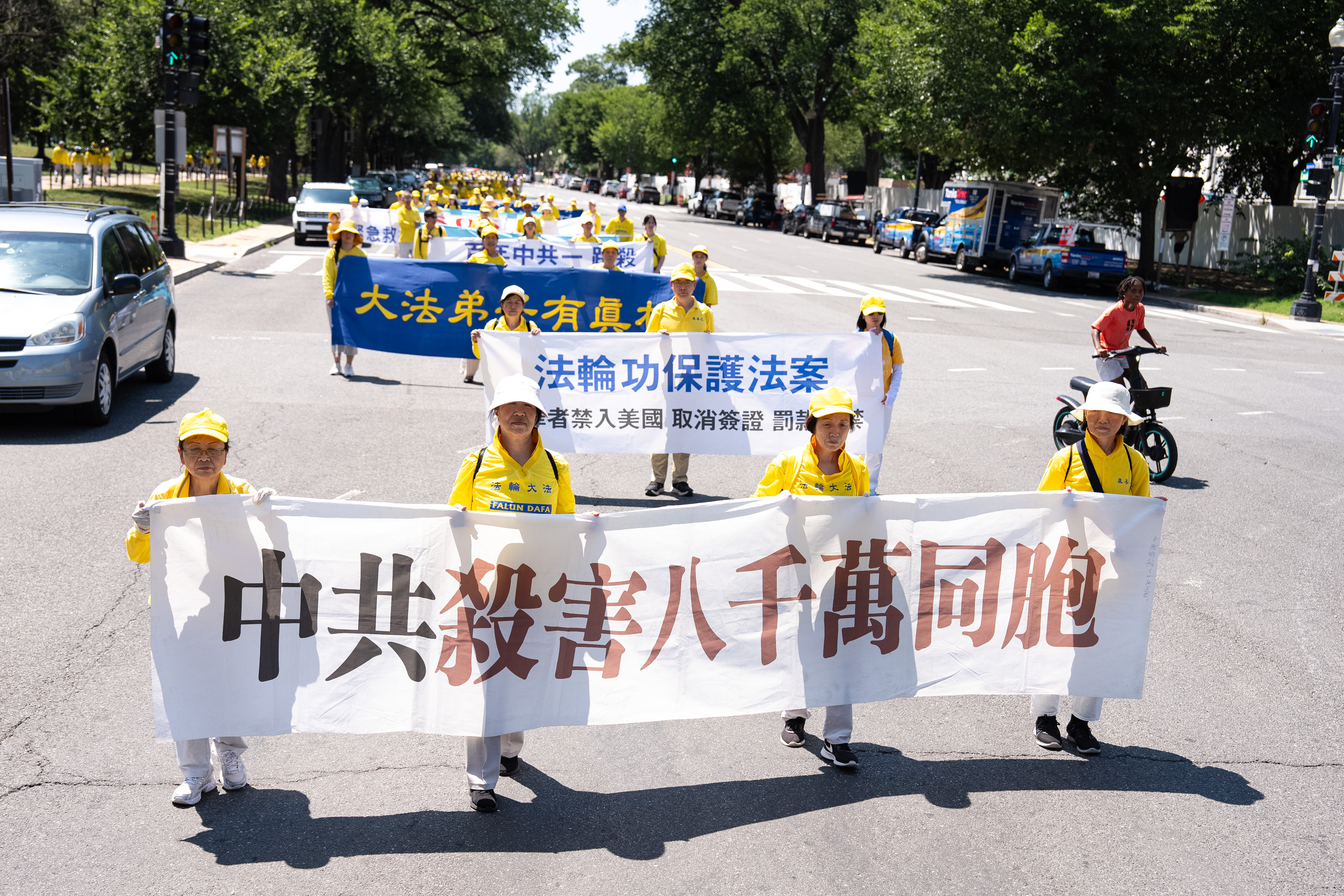 2026年7月23日,来自美东地区的部分法轮功学员及支持者在美国首都华盛顿DC举行大游行,抗议中共过去27年来对法轮功团体的残酷迫害,呼吁“解体中共、停止迫害法轮功”。(戴兵/大纪元)