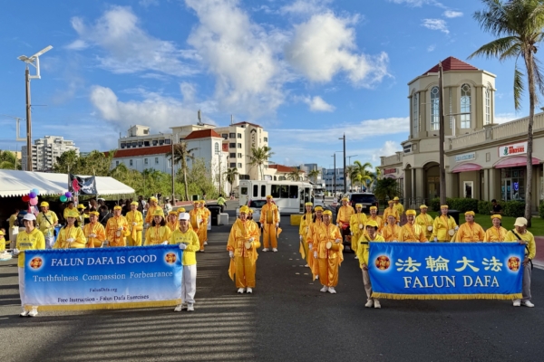 台灣法輪大法腰鼓隊驚豔關島解放日慶典 巧遇關島總督