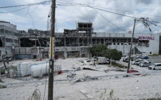 熊本强震 行车记录仪拍下永旺商场爆炸瞬间