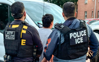 ICE在长岛超市停车场监控车牌抓人