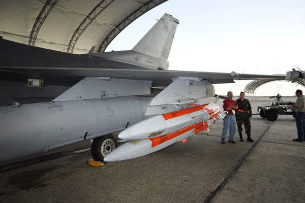 MALD空射載具最大航程約575英里(約925公里)。(U.S. Air Force)