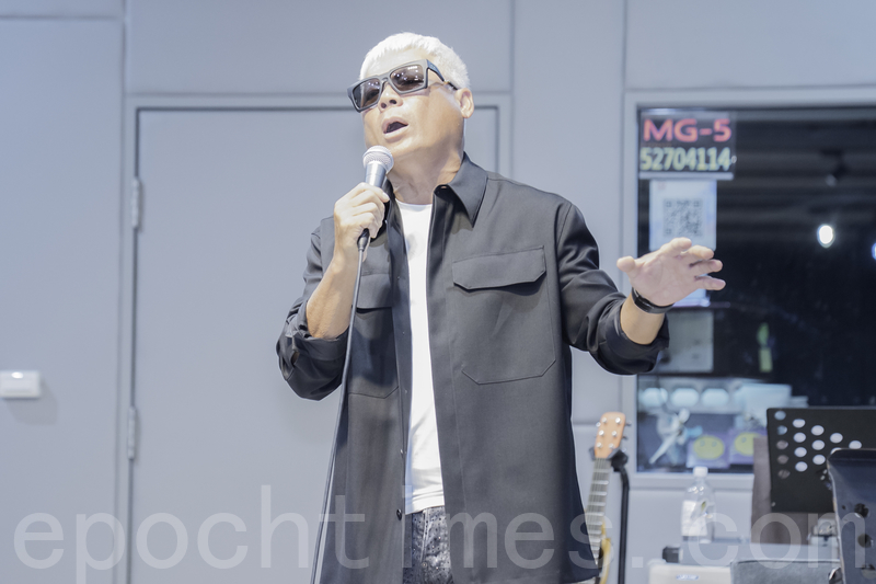 巫啓賢(如圖)出席8月6日「鑽石舞台之夜」中秋團圓版彩排記者會。(許基東/大紀元)