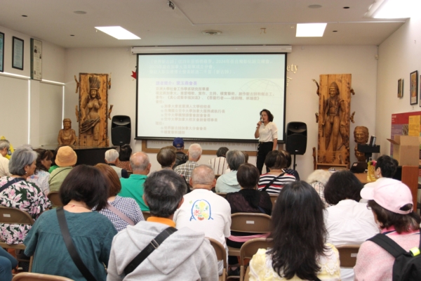 新古詩人才濟濟,詩友們分享身影。(梁玉燕會長提供)