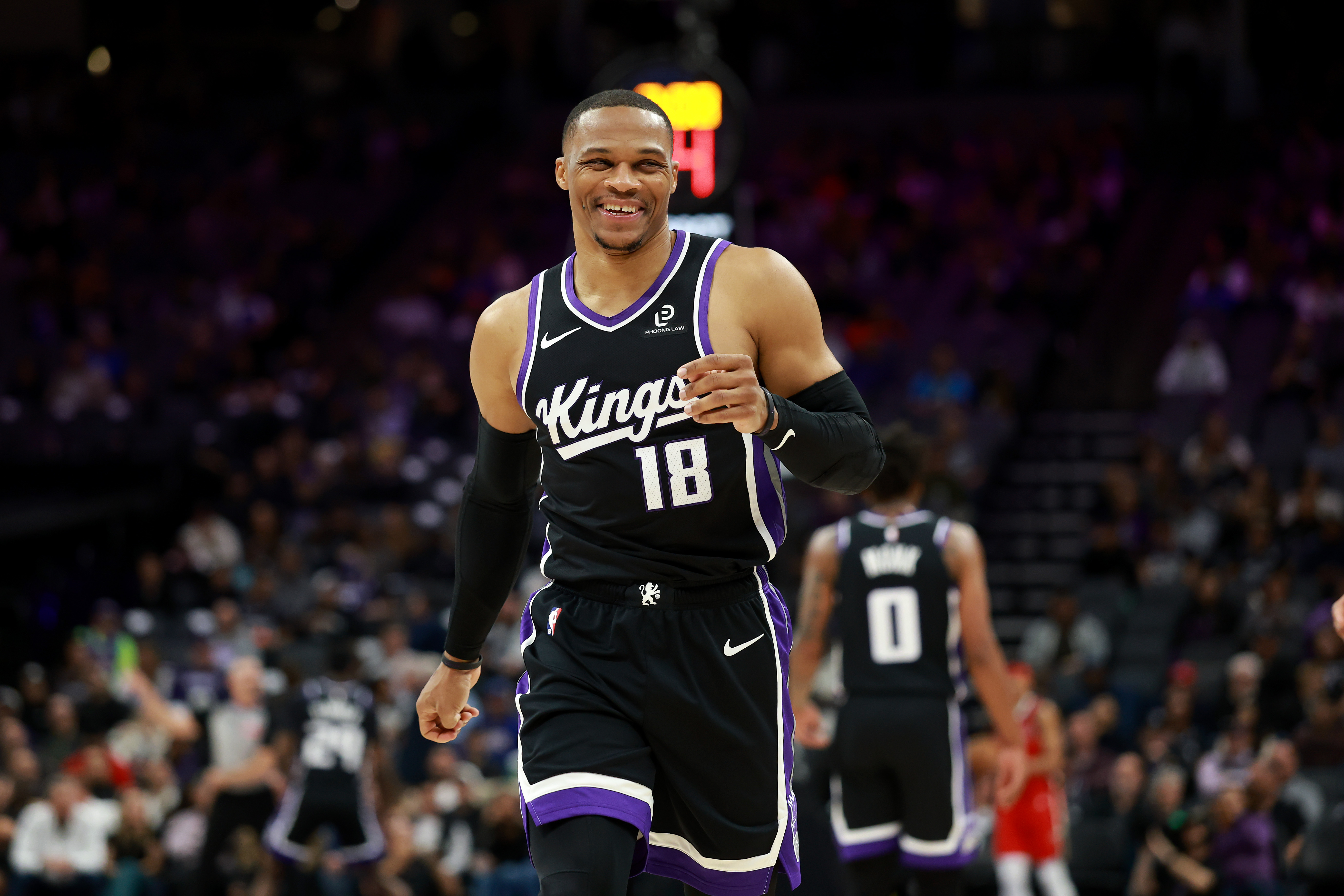 在NBA征战了18个赛季、先后效力七支球队后,“三双王”拉塞尔‧威斯布鲁克(Russell Westbrook、威少)在社交媒体上突然宣布退役,结束了自己的职业生涯。图为上赛季为国王队效力时的威少。(Ezra Shaw/Getty Images)