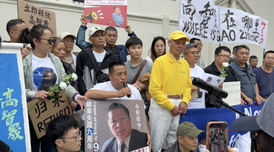 中国民主党旧金山党部主席方政致词。(林若水/大纪元)