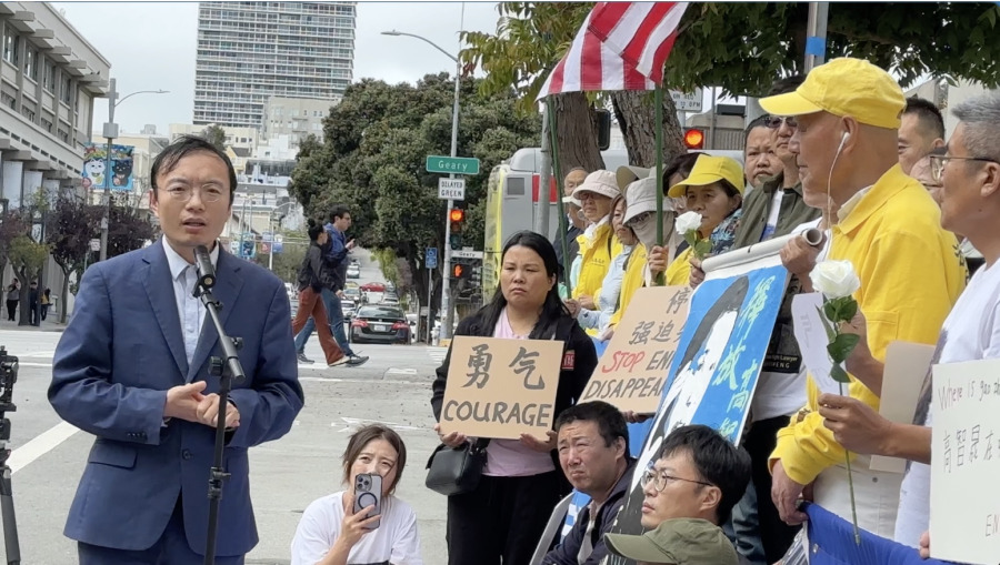 中国人权律师陈闯创致词。(林若水/大纪元)