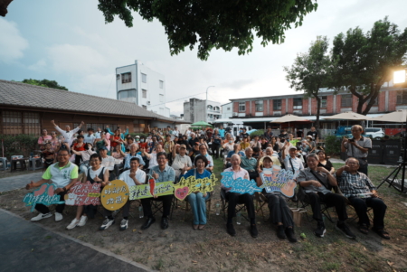 臺東縣政府在北町日式建築宿舍群舉辦「藝起來我家」庭院分享會,邀請特力集團總裁何湯雄分享高中時期在臺東求學的生活點滴。
