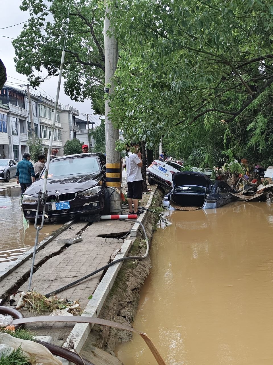 浙江长兴遭山洪袭击村民：洪水来得很快| 大紀元