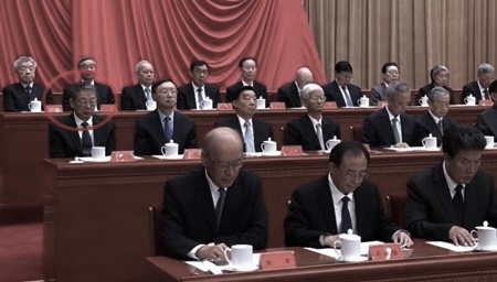 中共當局8月17日舉行前黨魁江澤民的百年冥誕紀念大會,前中組部部長陳希現身(紅圈者)。(視頻截圖)