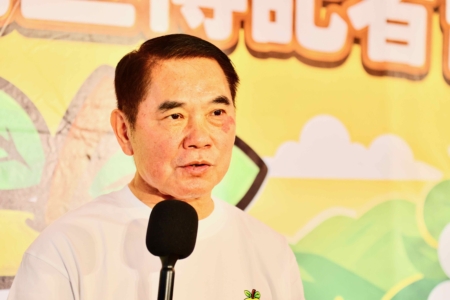 县长钟东锦强调“支持在地农业,不能只停留在口号,而要年年投入、持续行动。”未来县府也会以“品质、品牌、通路”为推动重点,持续与乡公所及农友携手合作,让大湖尊梨的品牌被更多人看见,同时持续整合公私部门资源,推动产地行销、农业体验及多元通路合作,让更多民众认识苗栗农产的优良品质。