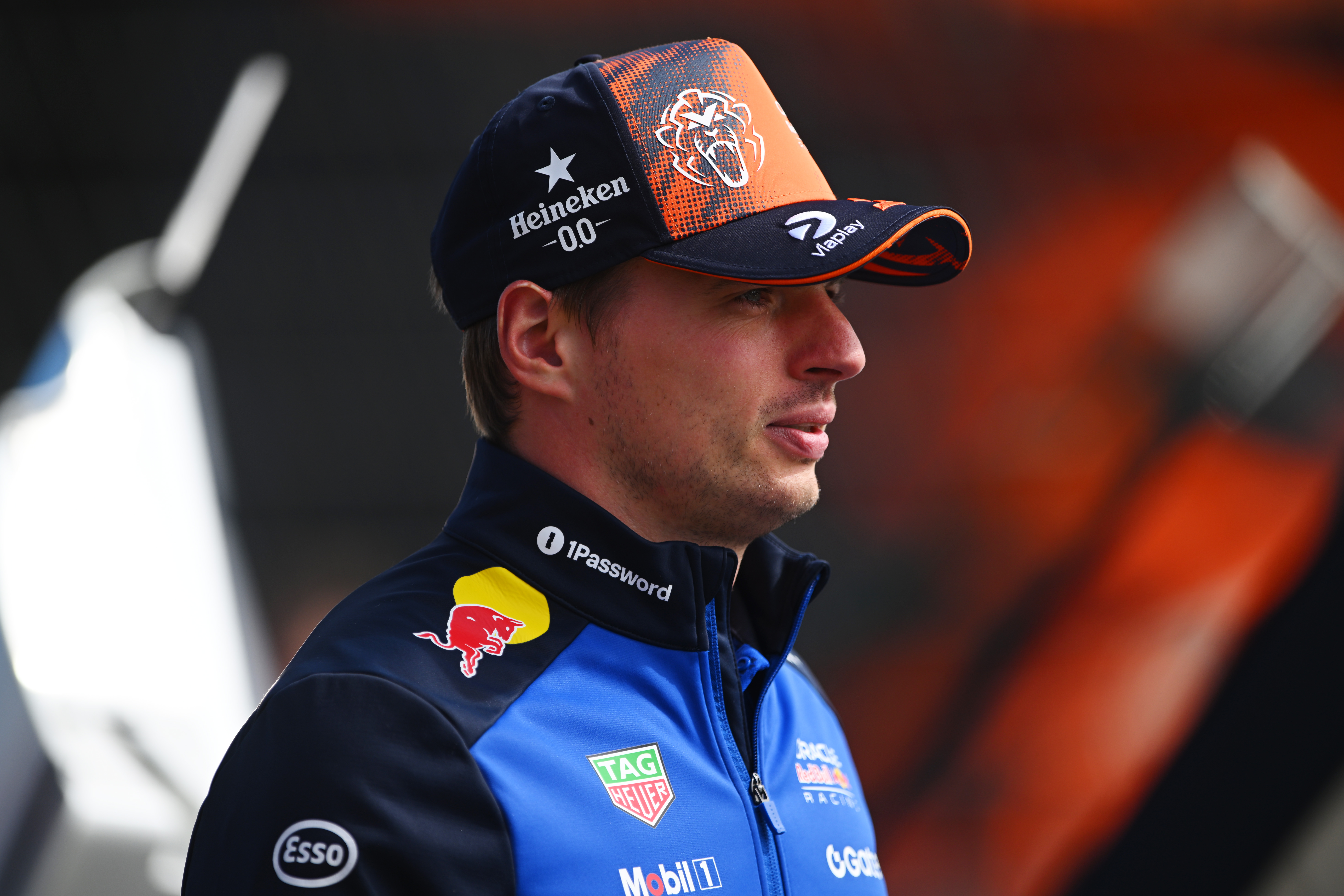 2026年8月23日,F1大獎賽荷蘭站正賽。紅牛車手維斯塔潘(Max Verstappen)在自己的主場第一圈就遭遇慘烈車禍,不得不早早退出比賽。幸好荷蘭人並無大礙。(Rudy Carezzevoli/Getty Images)