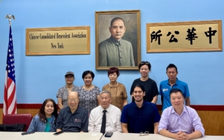 易雅博首访中华公所:非所有问题与DSA成员一致