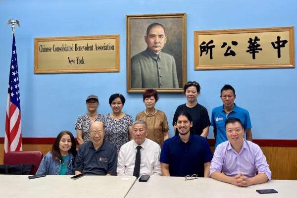 易雅博首访中华公所:非所有问题与DSA成员一致