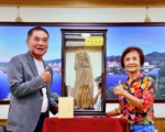 陳裕美堅持一甲子 縣長頒獎表揚大漢之音台長對客語的貢獻