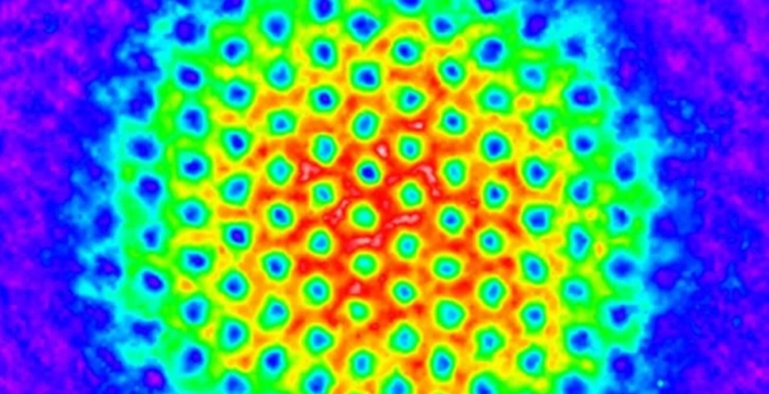 真空並非空無一物 科學家首次拍到量子漲落