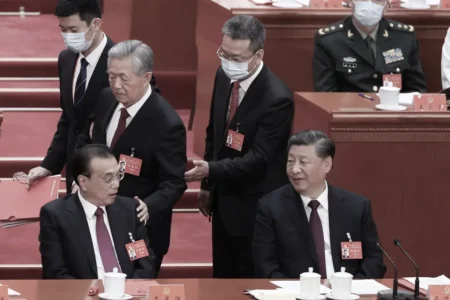王友群：架走胡锦涛的人为何被提拔重用？