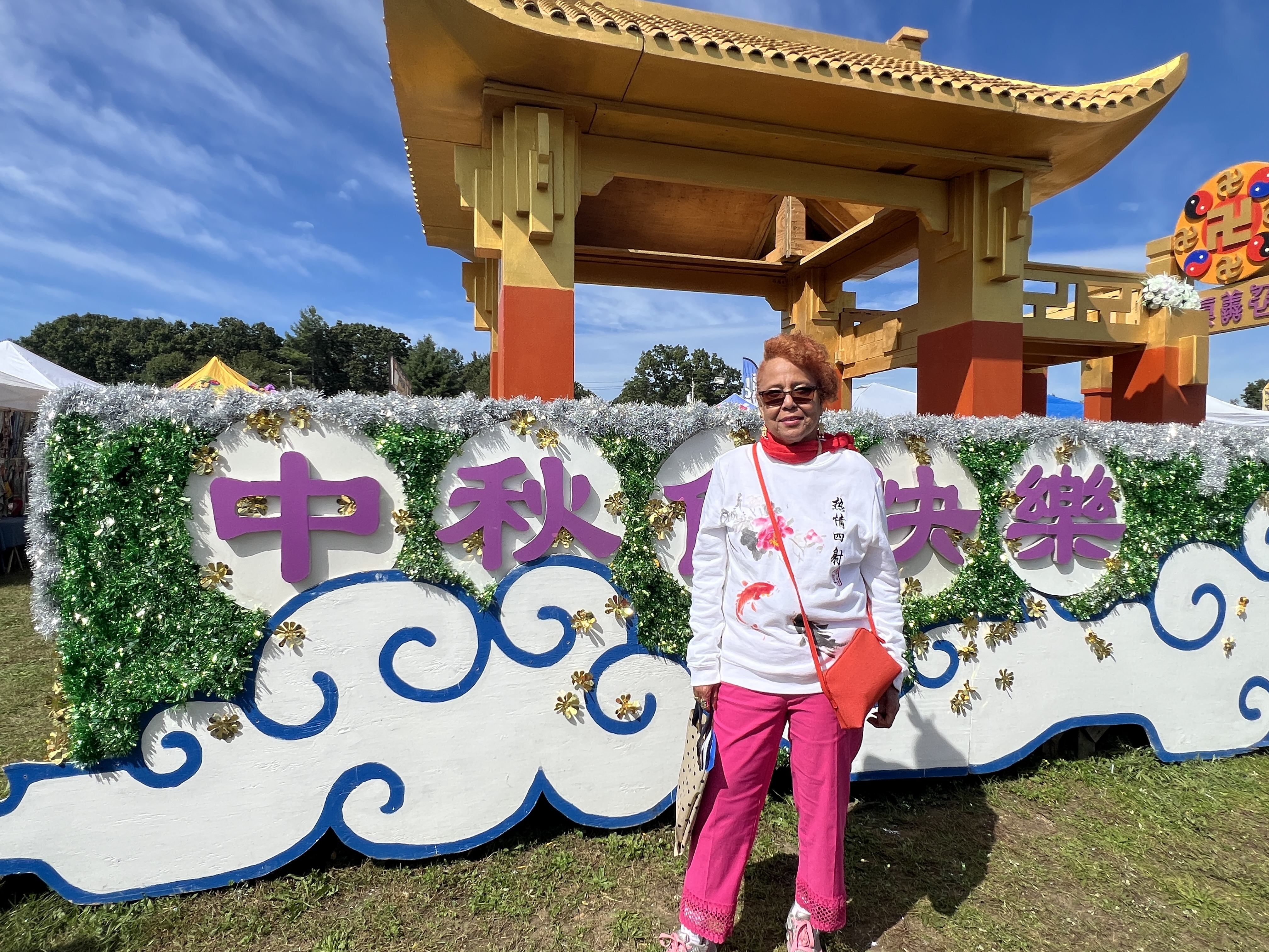 9月19日,紐約居民Bertha Whitehead在「新世紀中秋美食遊園會」上。(施萍/大紀元)