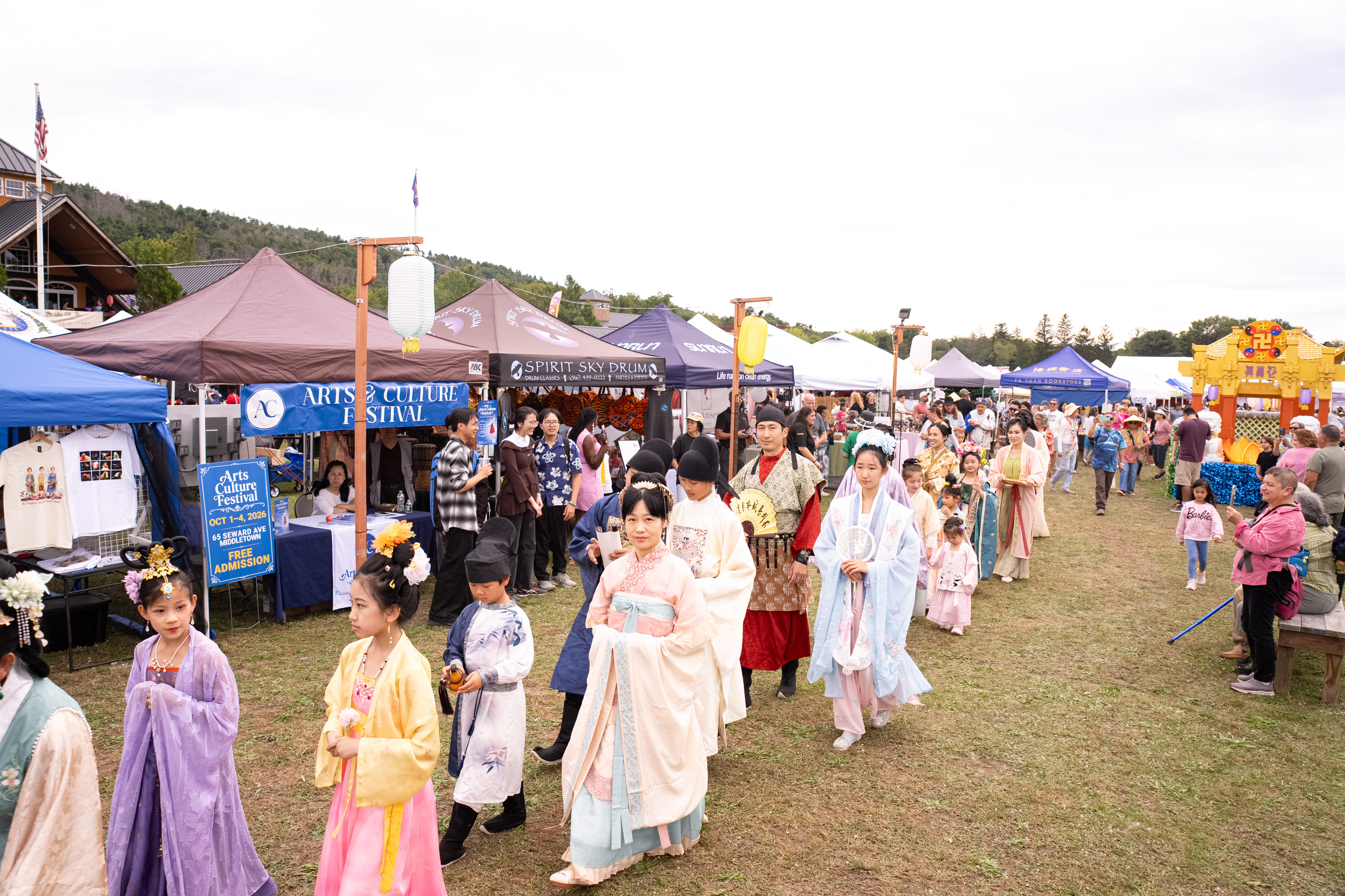 9月19日,一年一度的「新世紀中秋美食遊園會」在紐約上州橙縣鹿苑鎮熱鬧登場。(戴兵/大紀元)