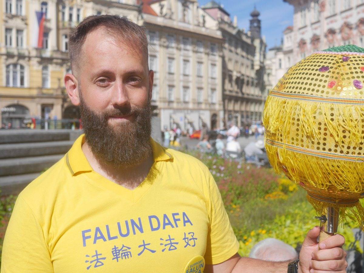 2026年9月,波蘭的法輪功學員Paweł Dumanowski恭祝李洪志大師中秋快樂。(大紀元)