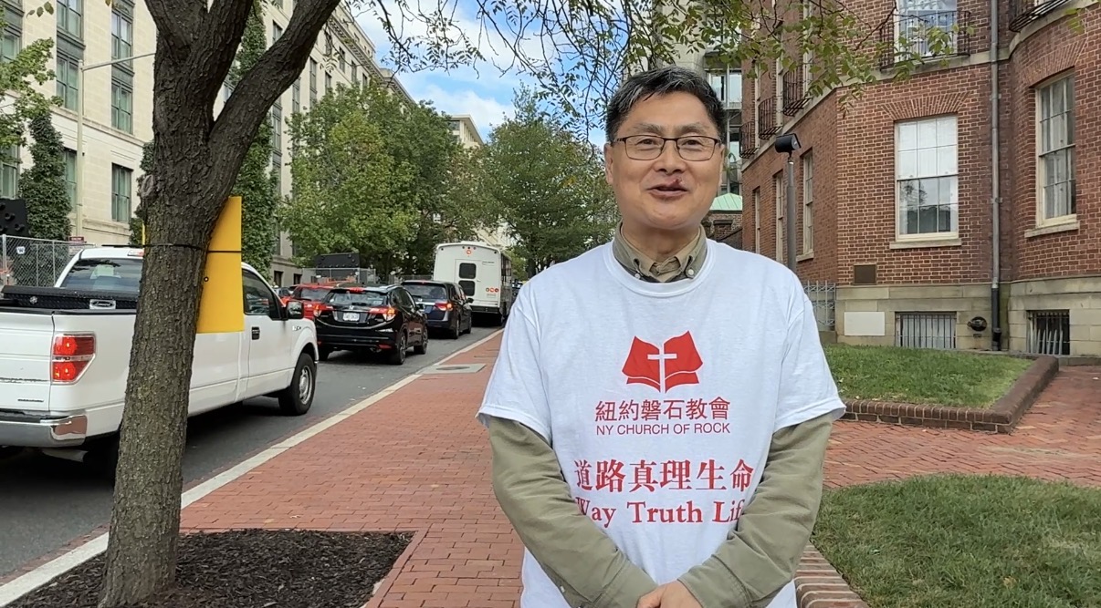 基督徒公義聯盟負責人邵俊說,他支持法輪功學員反迫害和信仰自由。(林丹/大紀元)