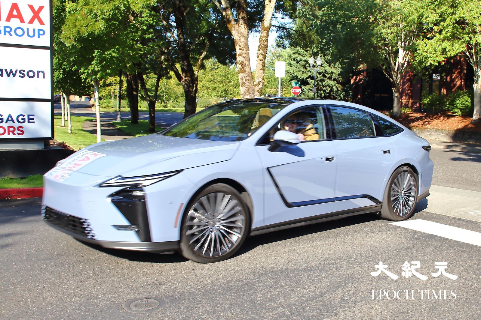 Lexus ES 350e Luxury。(Cam/大紀元)