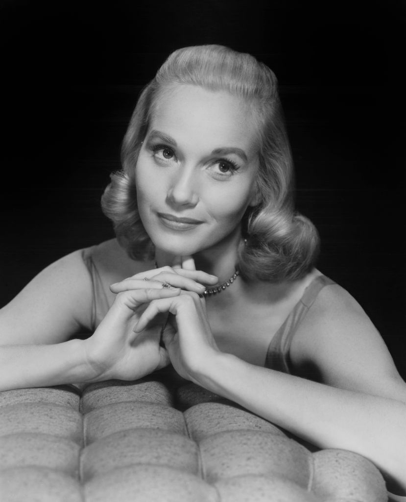 1957年的Eva Marie Saint在工作室肖像照中。(Archive Photos/Getty Images)